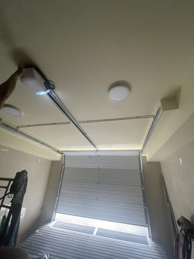 Cửa cuốn trượt trần Austdoor