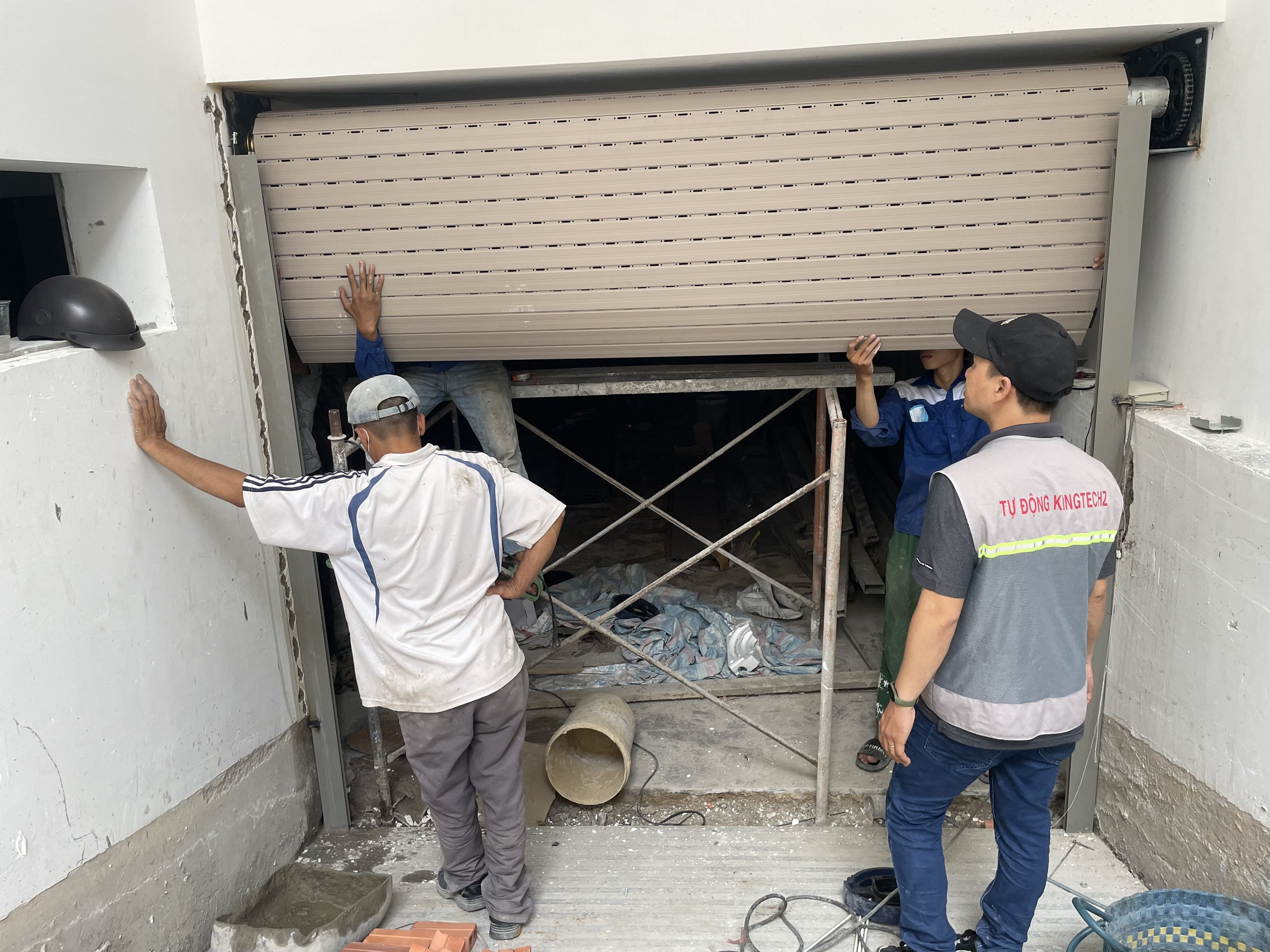 Cửa cuốn khe thoáng A61 Austdoor